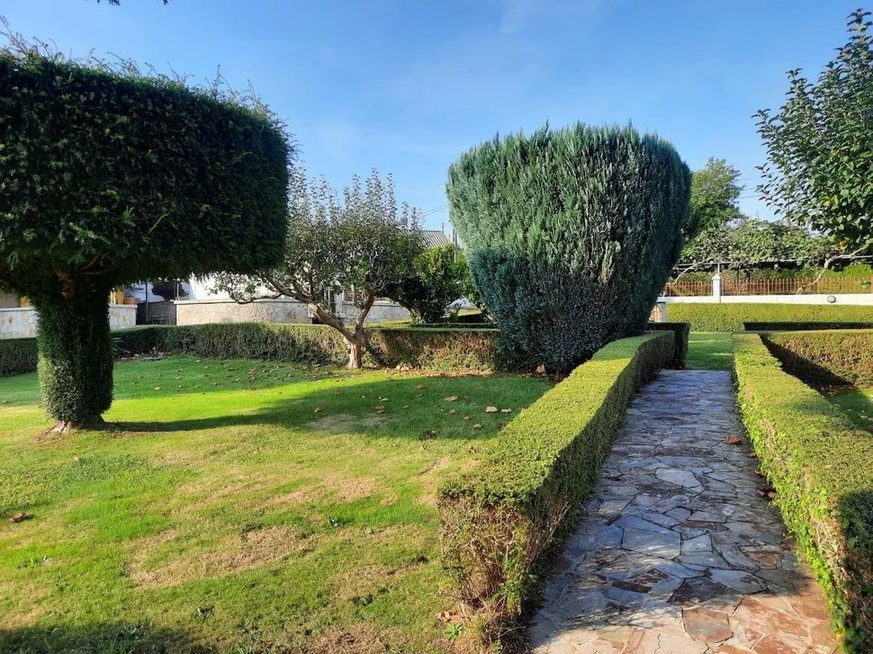 Magnífica vivienda unifamiliar en finca de buen tamaño en sedes, narón