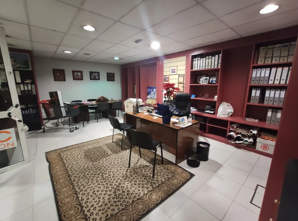 Local comercia len el centro comercial en alto del castaño, narón