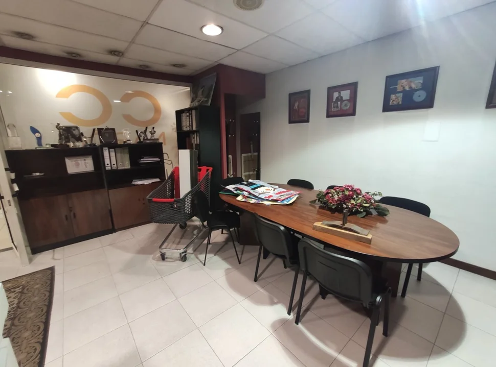 Local comercia len el centro comercial en alto del castaño, narón