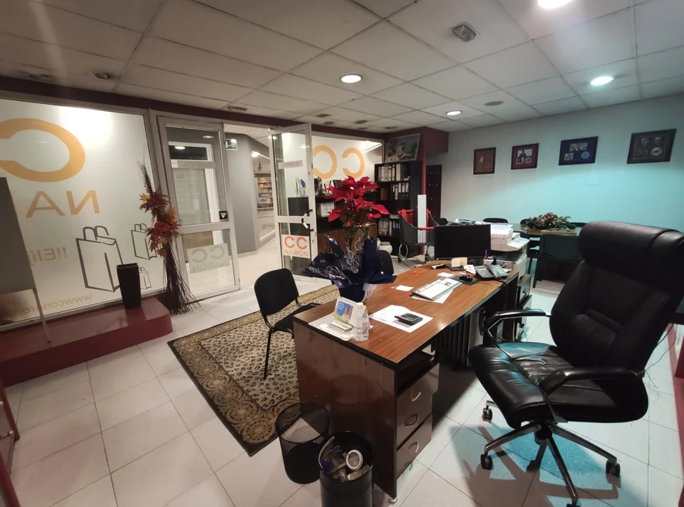 Local comercia len el centro comercial en alto del castaño, narón