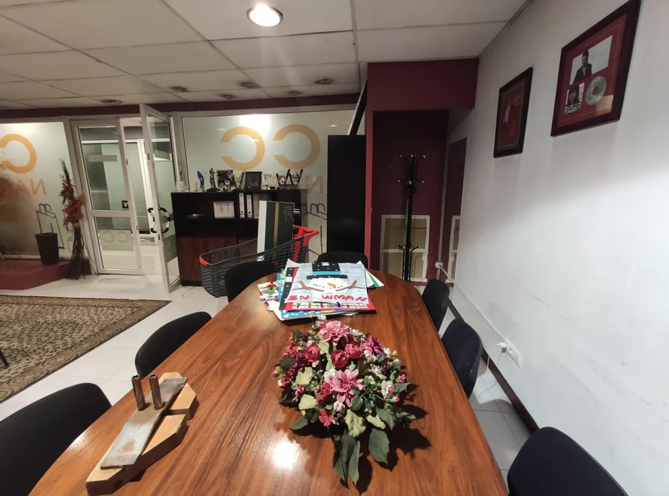 Local comercia len el centro comercial en alto del castaño, narón