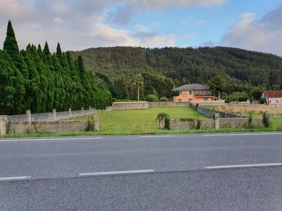 Finca edificable en presa del rey, narón
