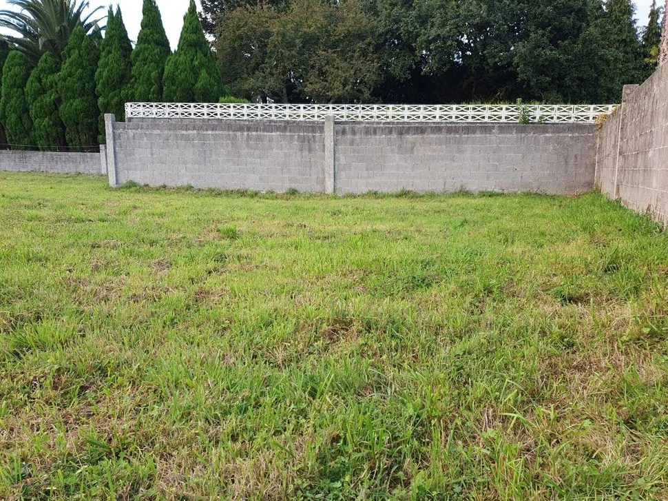 Finca edificable en presa del rey, narón