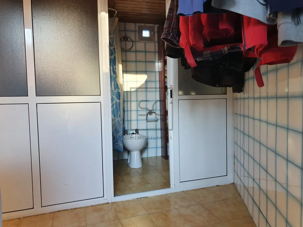 Casa con bogega y patio, en rilo, mugardos