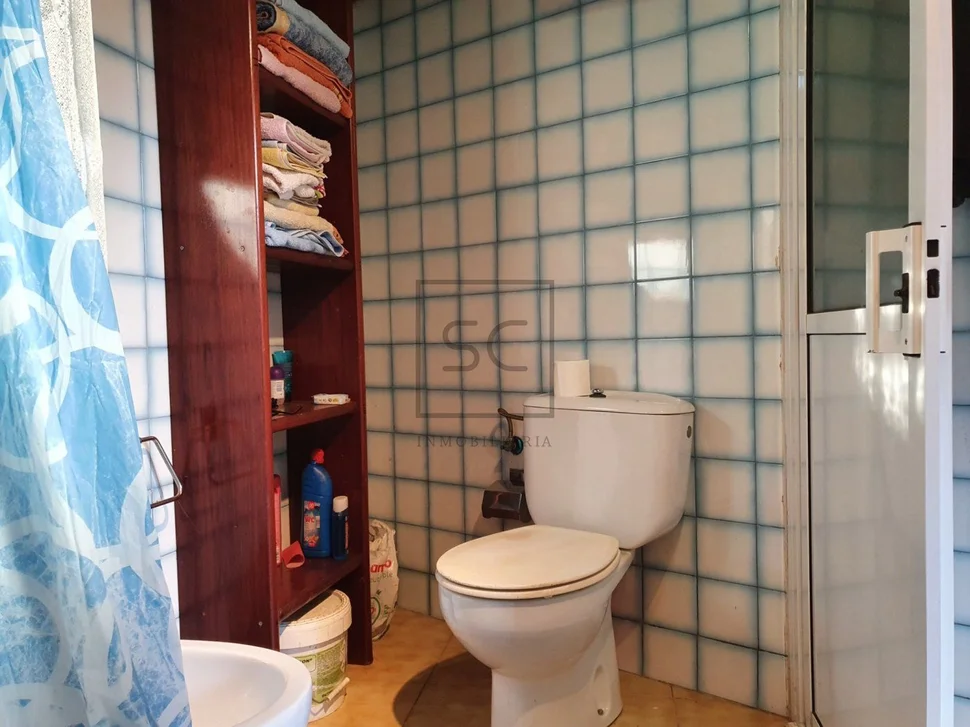 Casa con bogega y patio, en rilo, mugardos