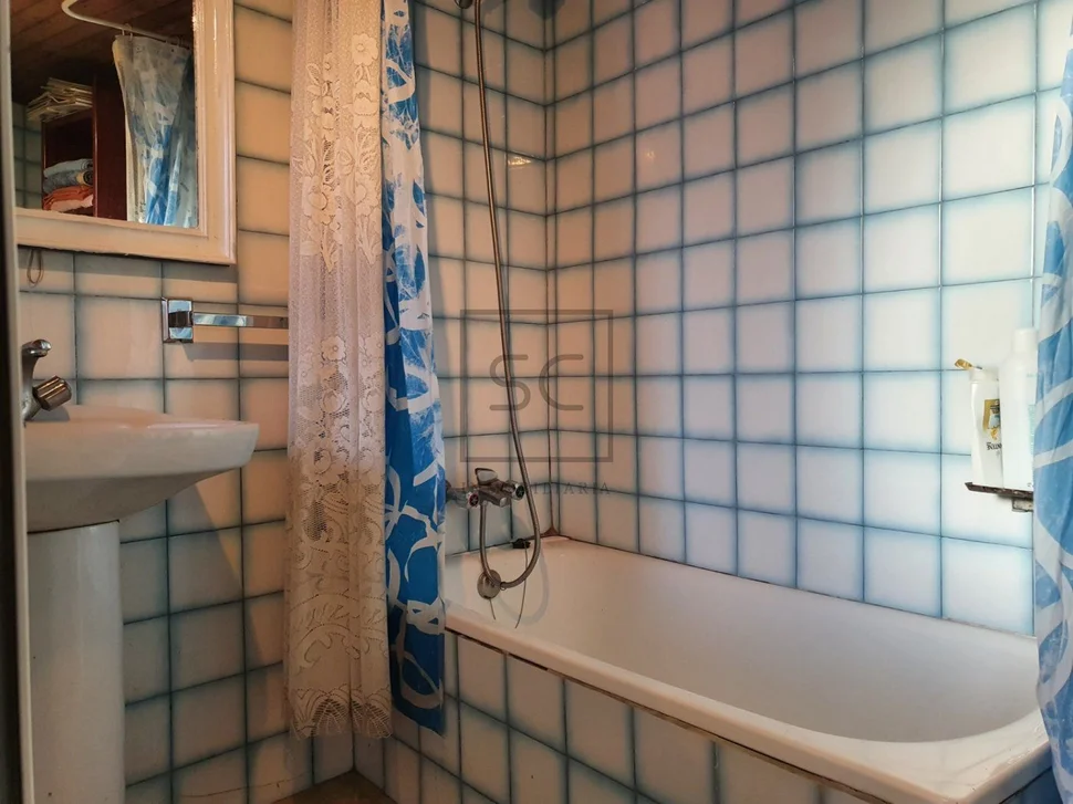 Casa con bogega y patio, en rilo, mugardos