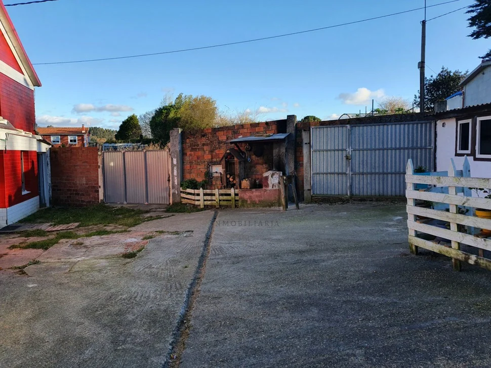 Casa con bogega y patio, en rilo, mugardos