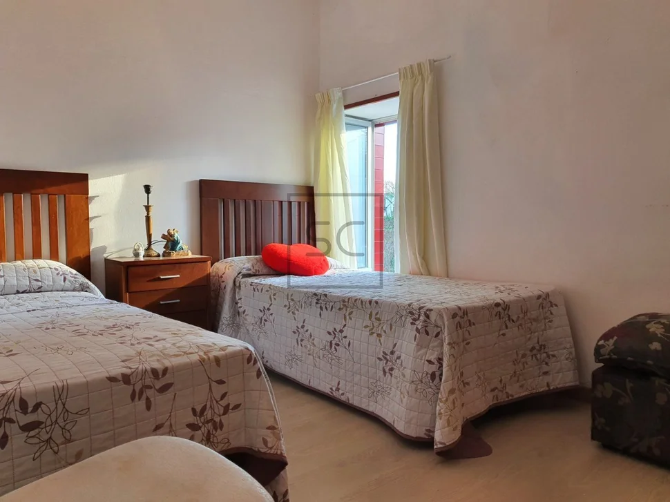 Casa con bogega y patio, en rilo, mugardos