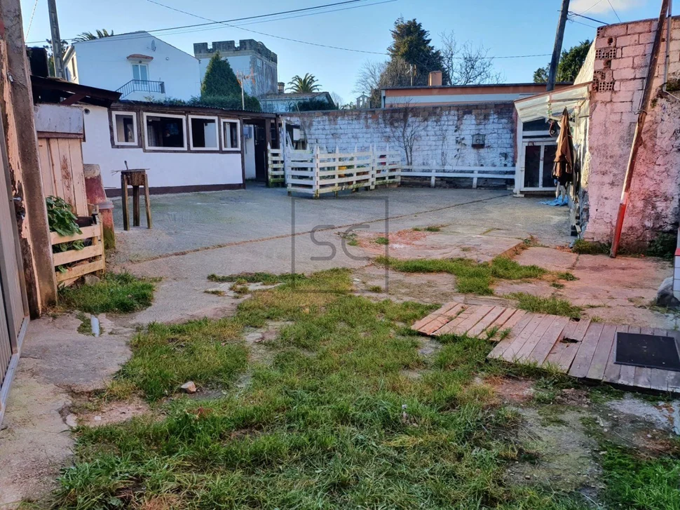 Casa con bogega y patio, en rilo, mugardos