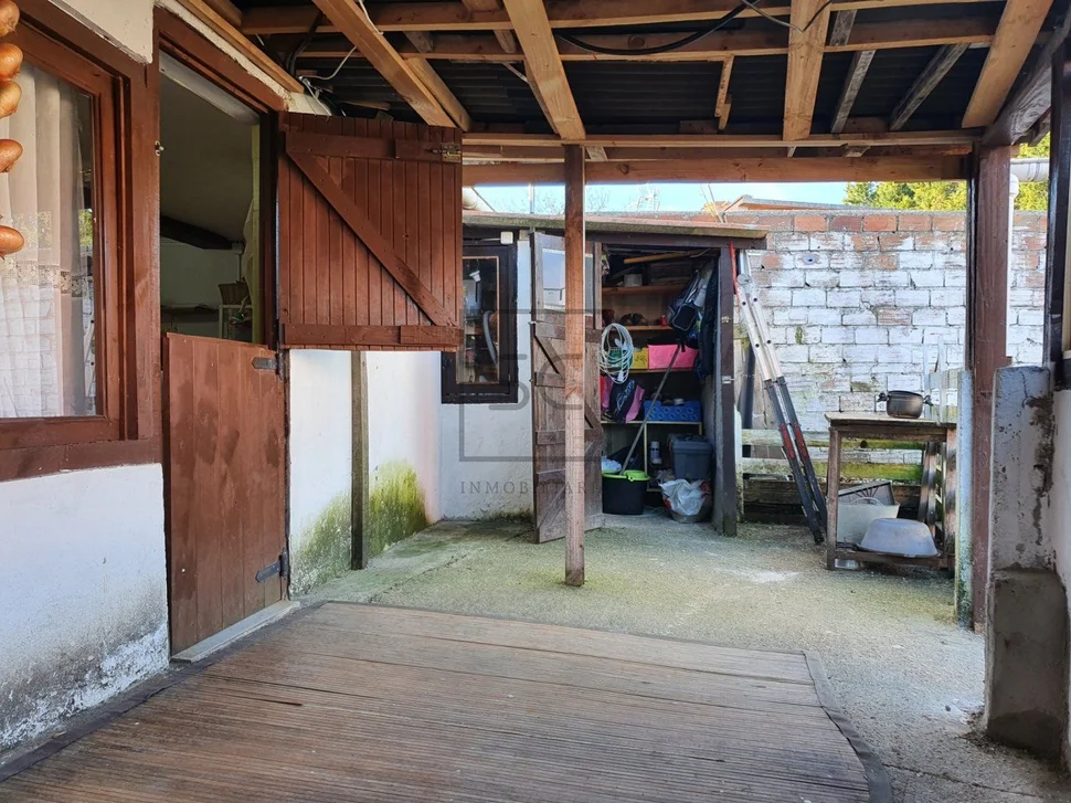 Casa con bogega y patio, en rilo, mugardos