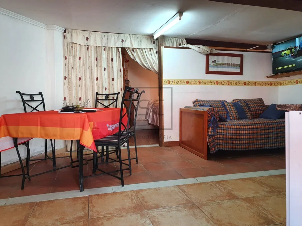 Casa con bogega y patio, en rilo, mugardos