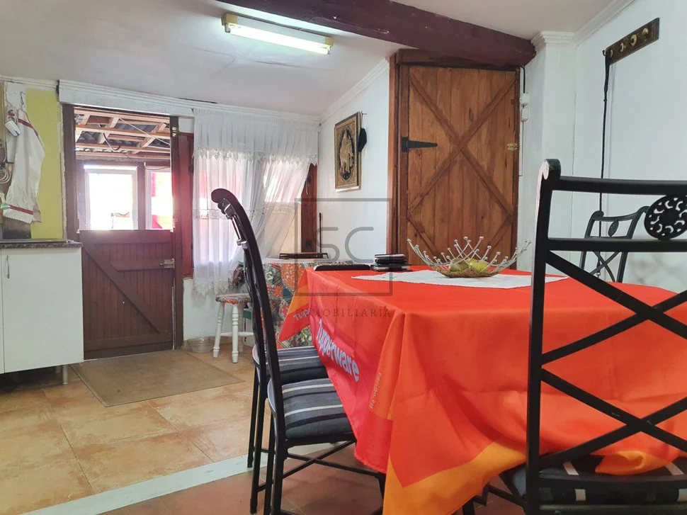 Casa con bogega y patio, en rilo, mugardos