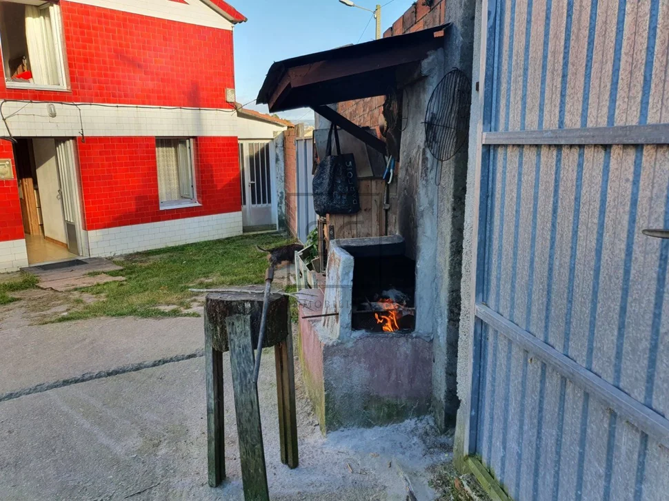 Casa con bogega y patio, en rilo, mugardos