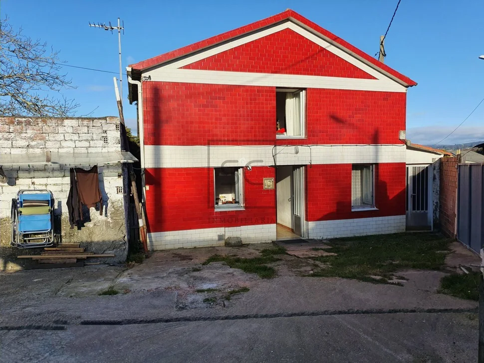 Casa con bogega y patio, en rilo, mugardos