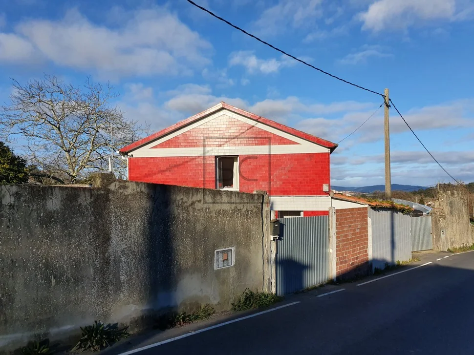 Casa con bogega y patio, en rilo, mugardos