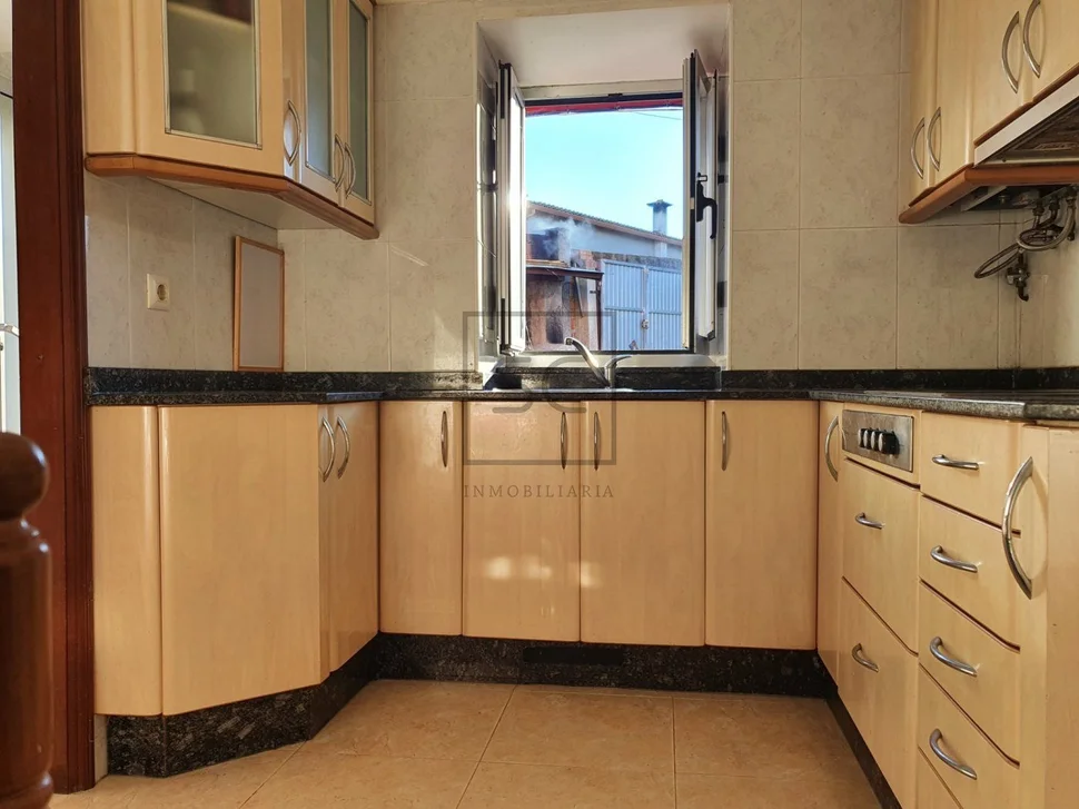 Casa con bogega y patio, en rilo, mugardos