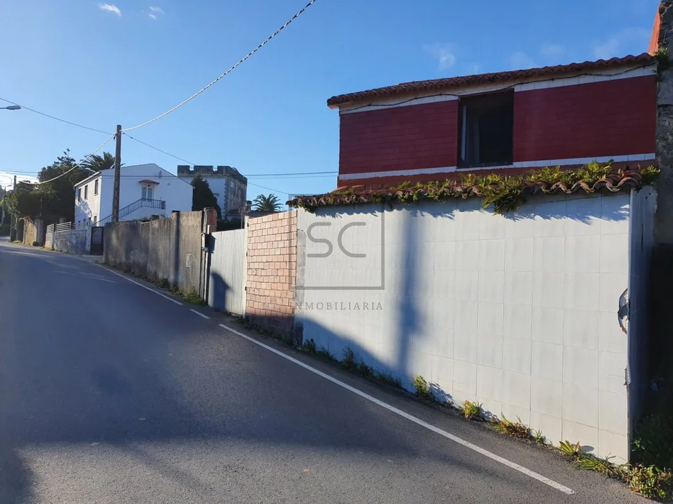 Casa con bogega y patio, en rilo, mugardos