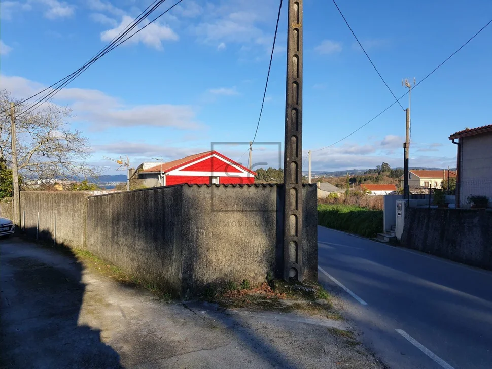 Casa con bogega y patio, en rilo, mugardos