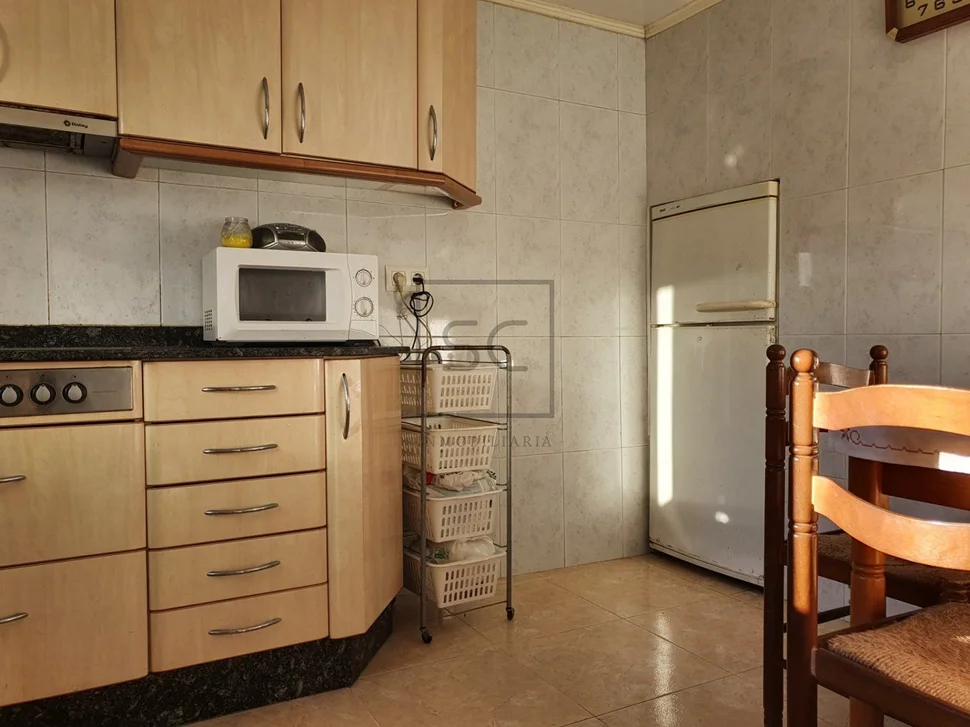 Casa con bogega y patio, en rilo, mugardos