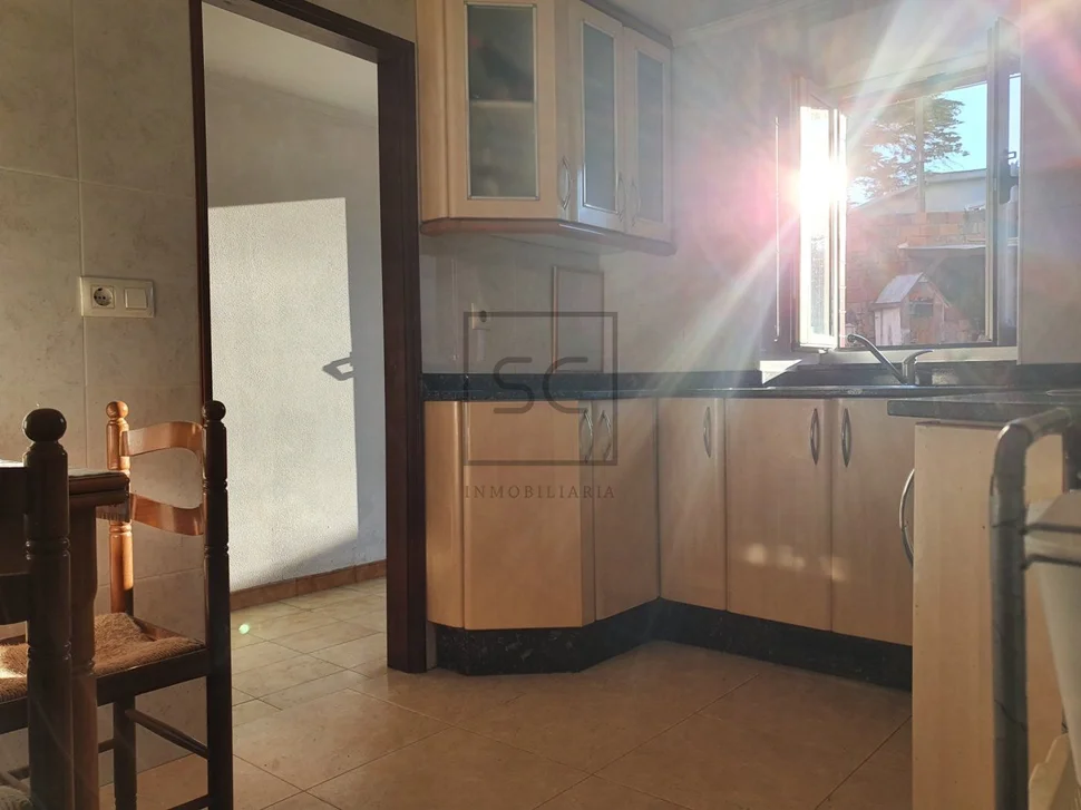 Casa con bogega y patio, en rilo, mugardos