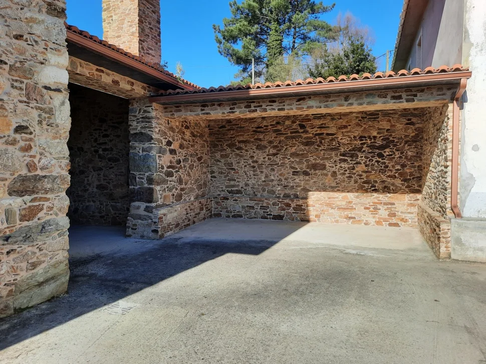 Casa de piedra para acondicionamiento interior en pedroso, narón
