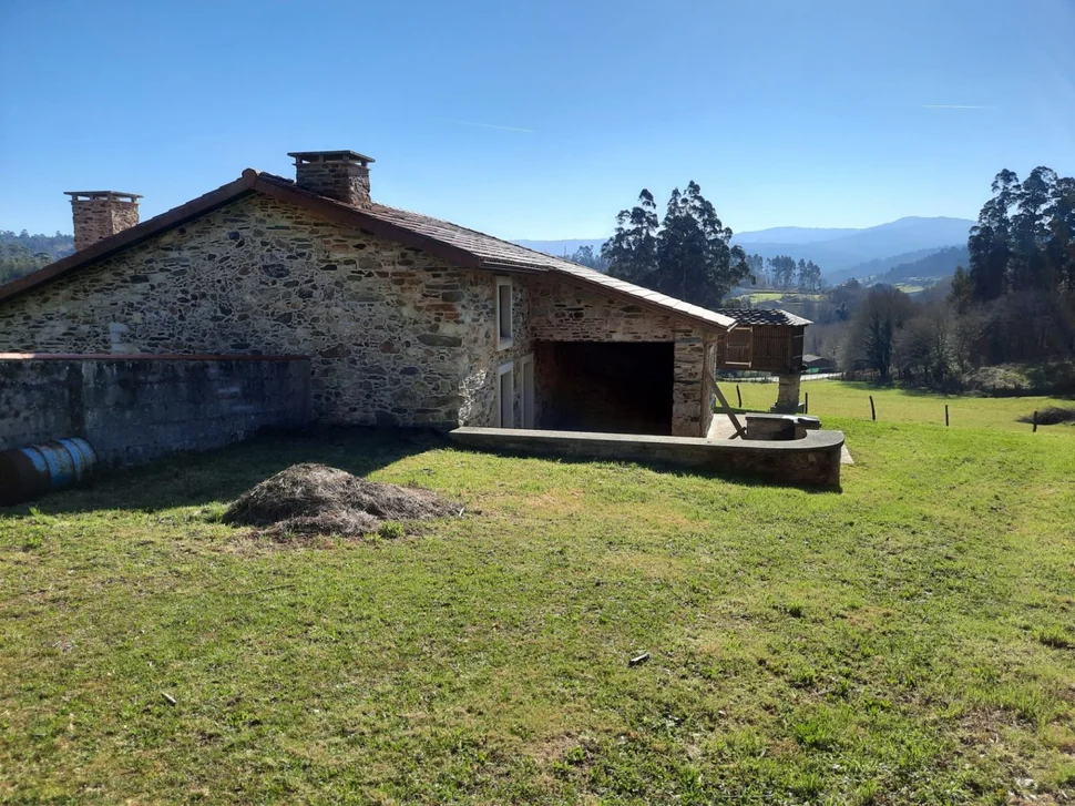 Casa de piedra para acondicionamiento interior en pedroso, narón