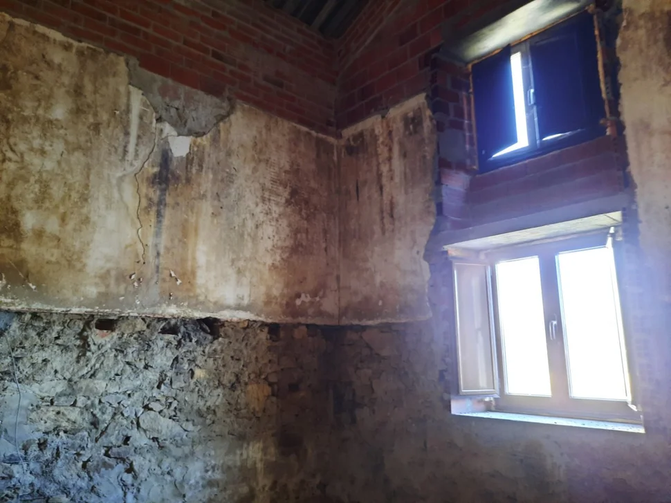 Casa de piedra para acondicionamiento interior en pedroso, narón