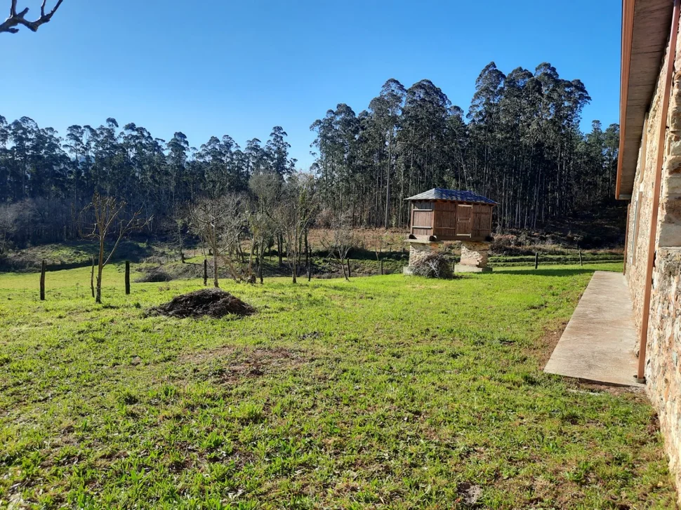 Casa de piedra para acondicionamiento interior en pedroso, narón