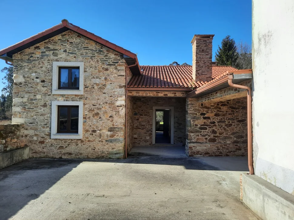 Casa de piedra para acondicionamiento interior en pedroso, narón