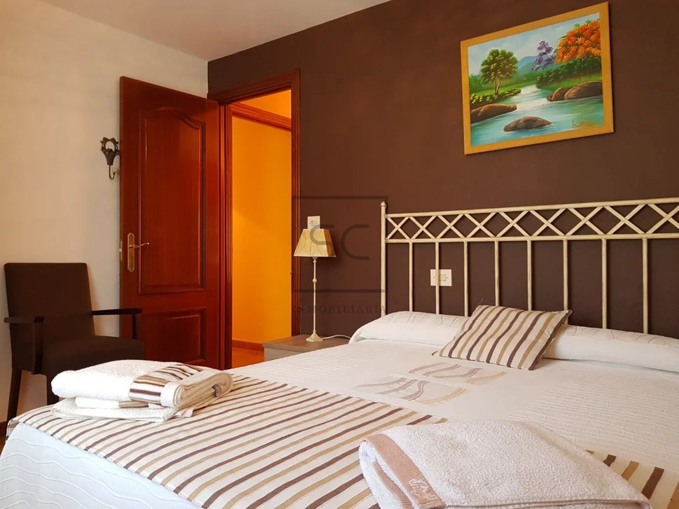 Casa con finca y hórreo en soesto, laxe