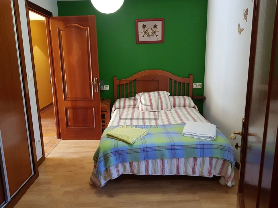 Casa con finca y hórreo en soesto, laxe