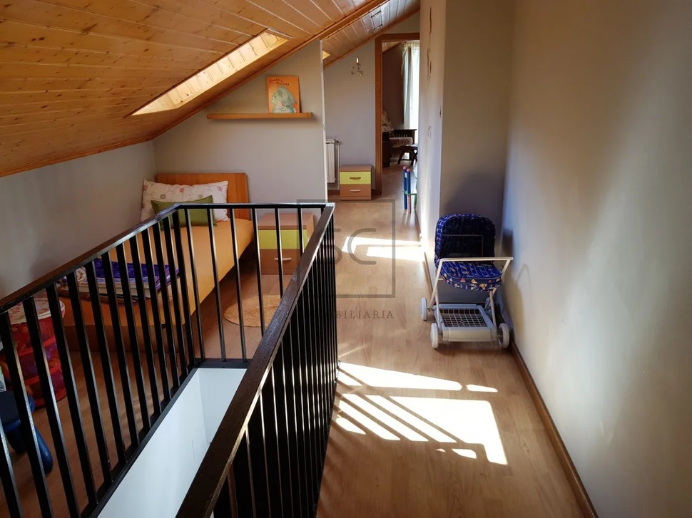 Casa con finca y hórreo en soesto, laxe