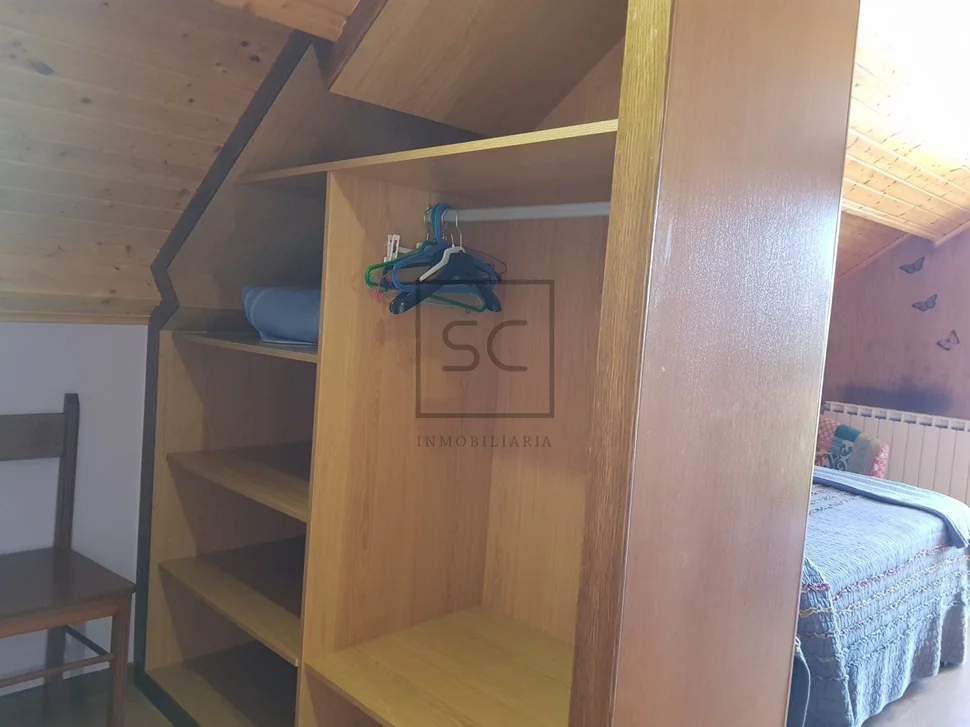 Casa con finca y hórreo en soesto, laxe