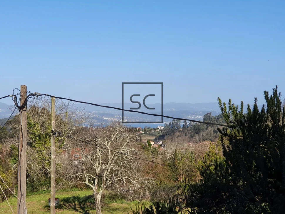 Casa con galería y finca en osedo, sada