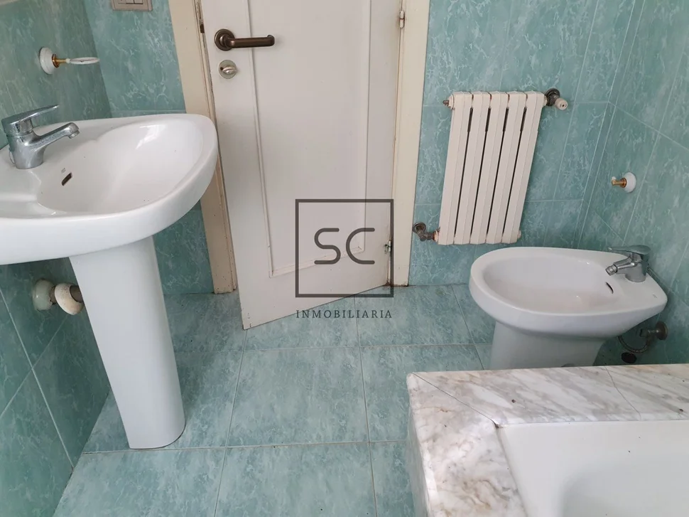 Casa con galería y finca en osedo, sada