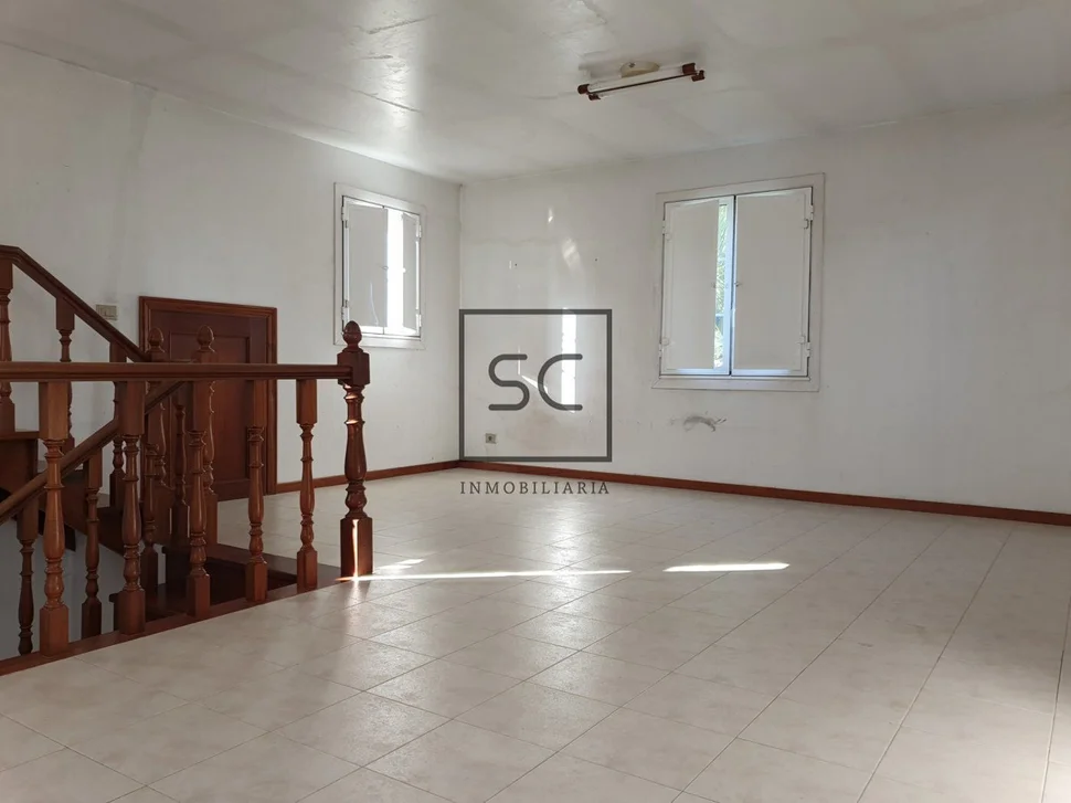 Casa con galería y finca en osedo, sada