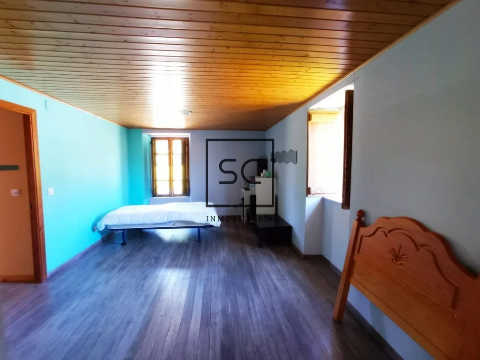 Casa para reformar con amplia finca en prado, narón