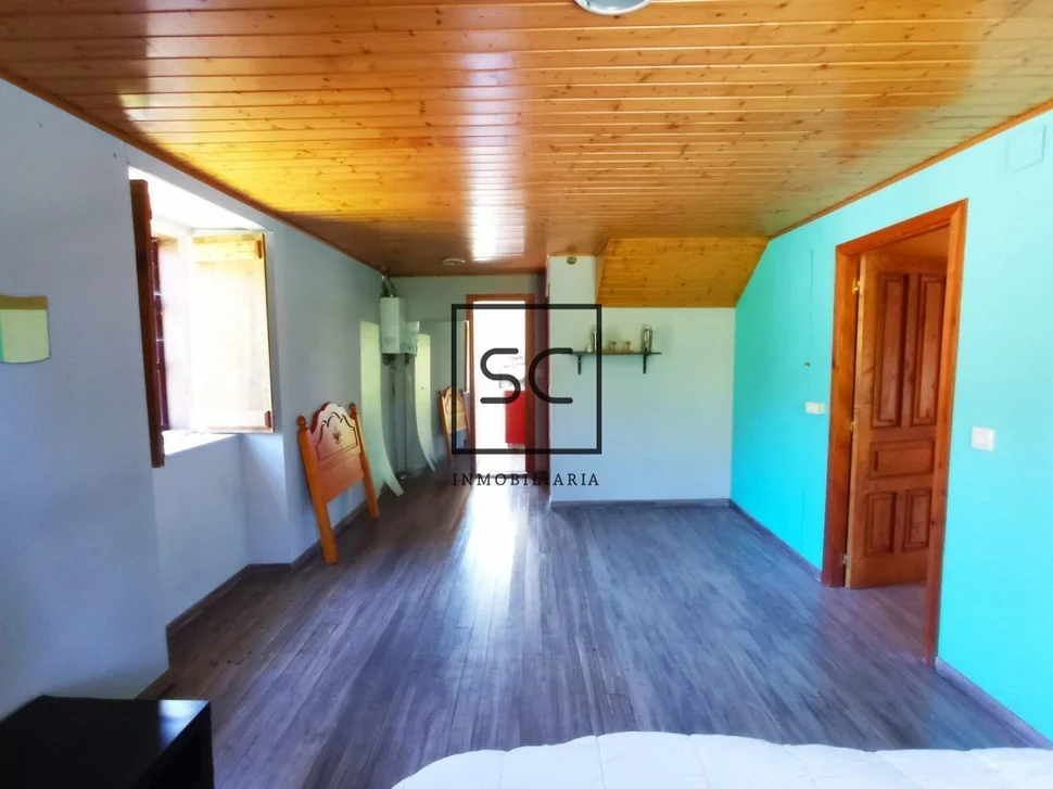 Casa para reformar con amplia finca en prado, narón
