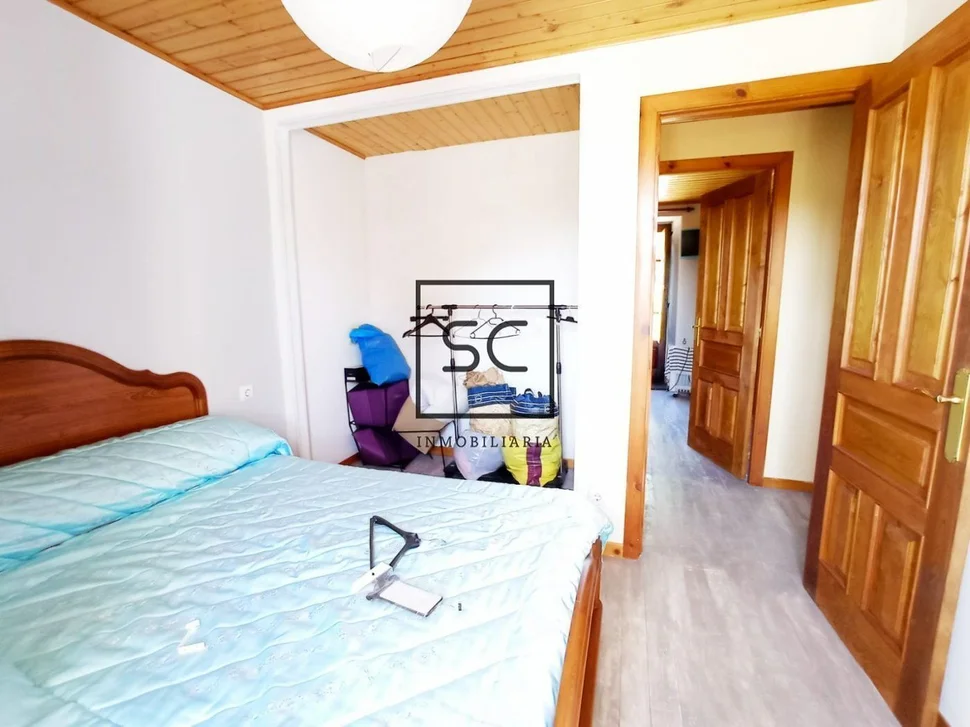 Casa para reformar con amplia finca en prado, narón