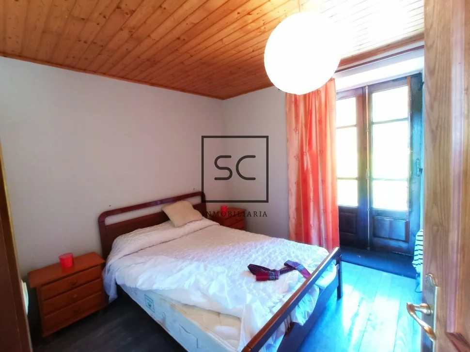 Casa para reformar con amplia finca en prado, narón