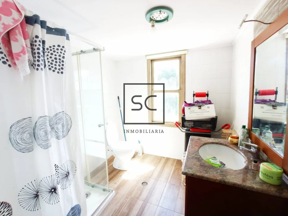 Casa para reformar con amplia finca en prado, narón