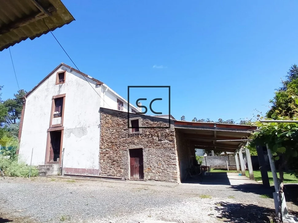 Casa para reformar con amplia finca en prado, narón