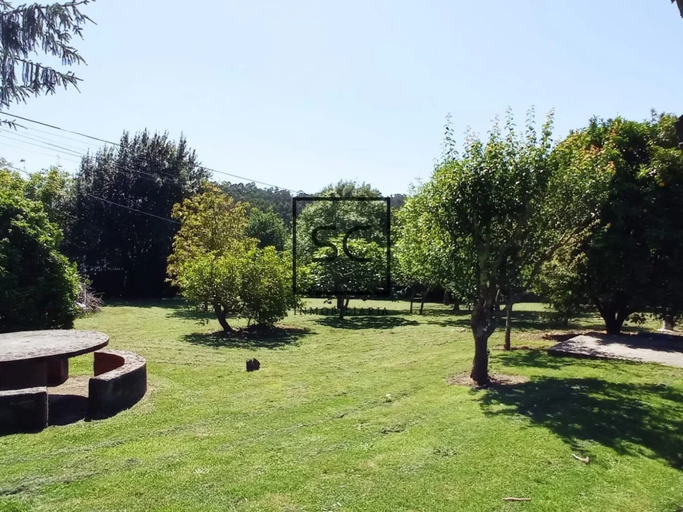 Casa para reformar con amplia finca en prado, narón