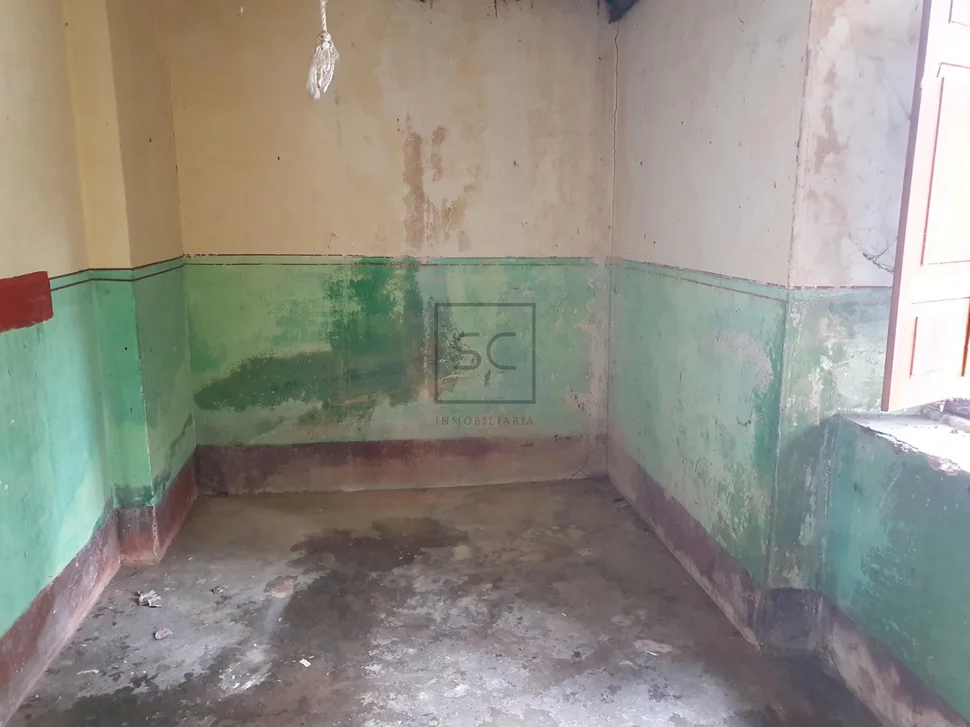 Casa para reformar con amplia finca en prado, narón