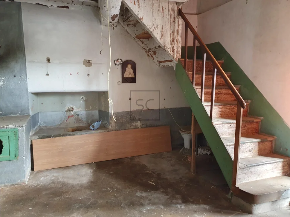 Casa para reformar con amplia finca en prado, narón