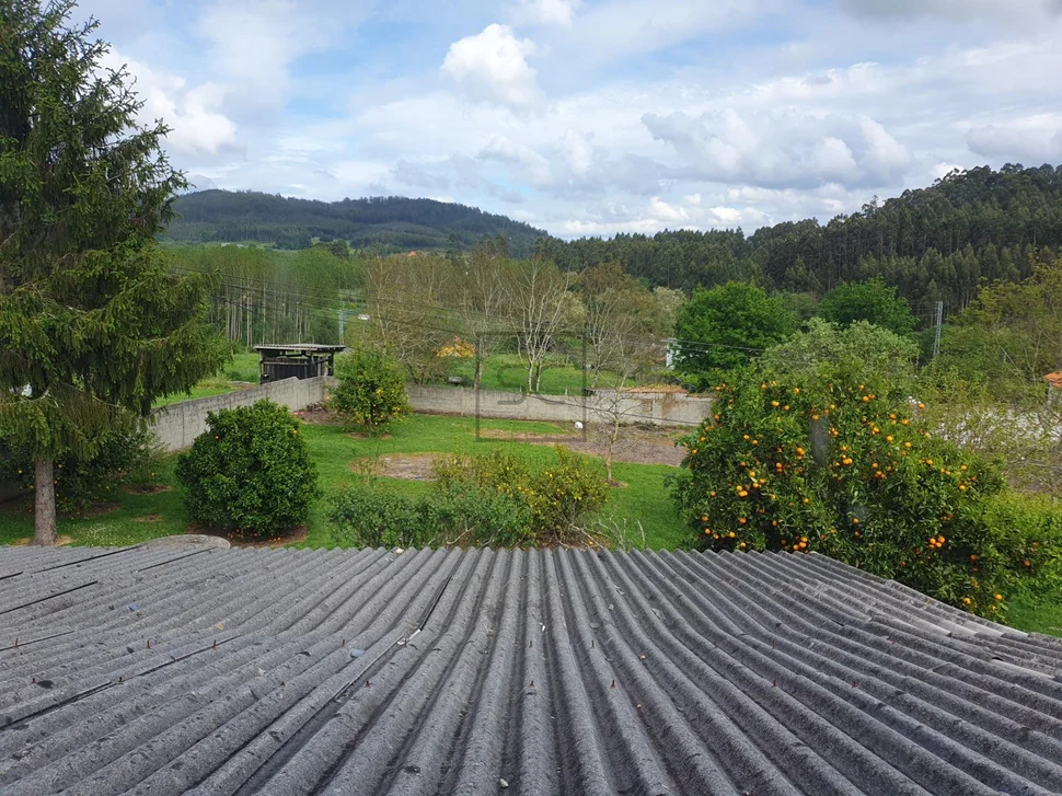 Casa para reformar con amplia finca en prado, narón