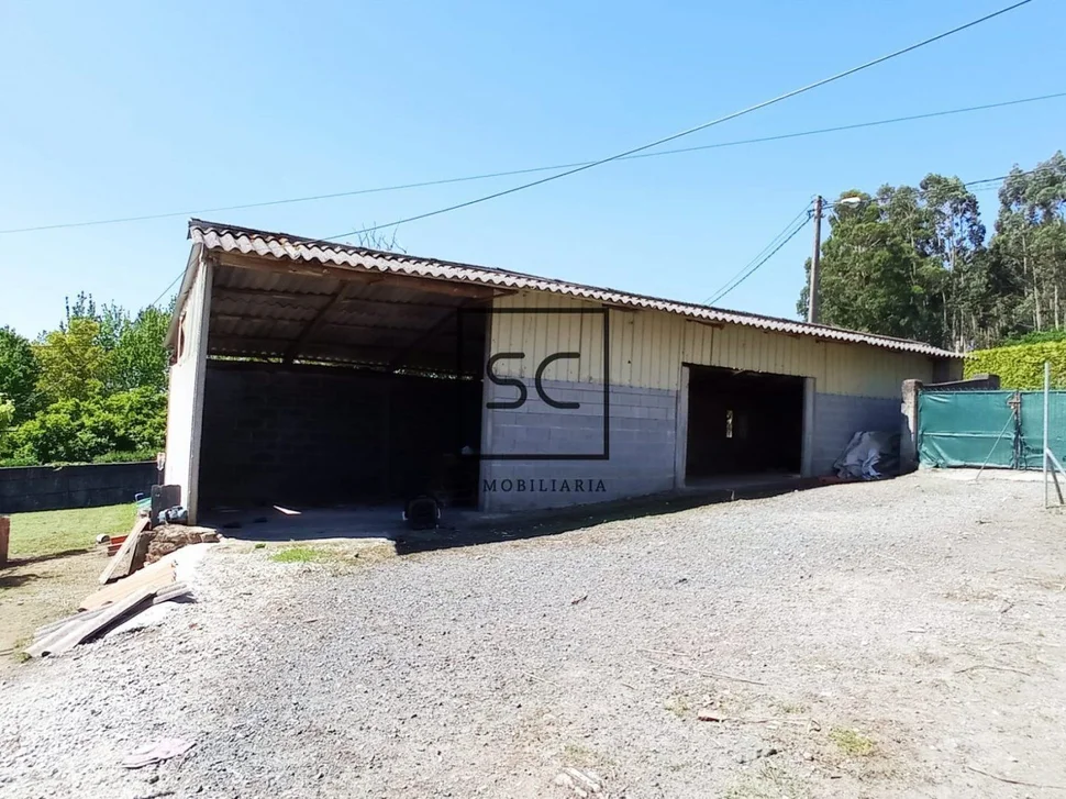 Casa para reformar con amplia finca en prado, narón
