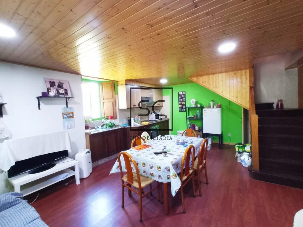 Casa para reformar con amplia finca en prado, narón