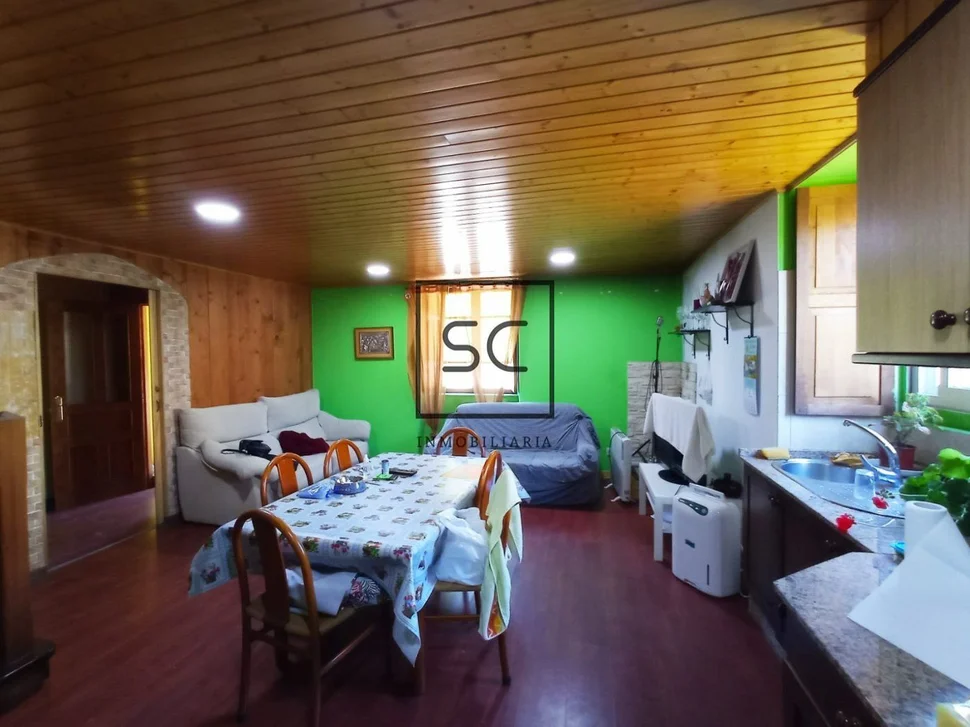 Casa para reformar con amplia finca en prado, narón