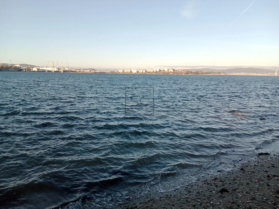 Casa para reformar con vistas al mar en o seixo, mugardos